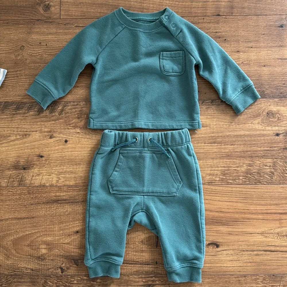 Bundle of 6 month baby boy sweatshirt / long sleeve sets, Carter’s, Cat&Jack